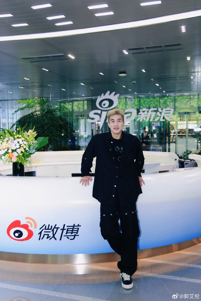 球迷为郭艾伦手术送祝福,定制明信片传递温暖|微博|伤病|心意|赛场|力量_新浪体育_新浪新闻